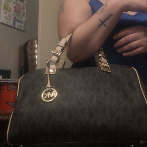 Michael Kors Grayson satchel in signature Brown - Picture 3 of 7
